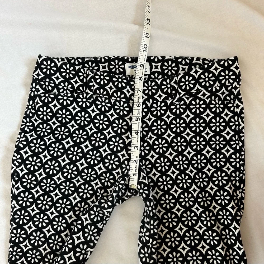 Old Navy Diva Stretch Floral Black & White Pants Ankle Cropped Size 4